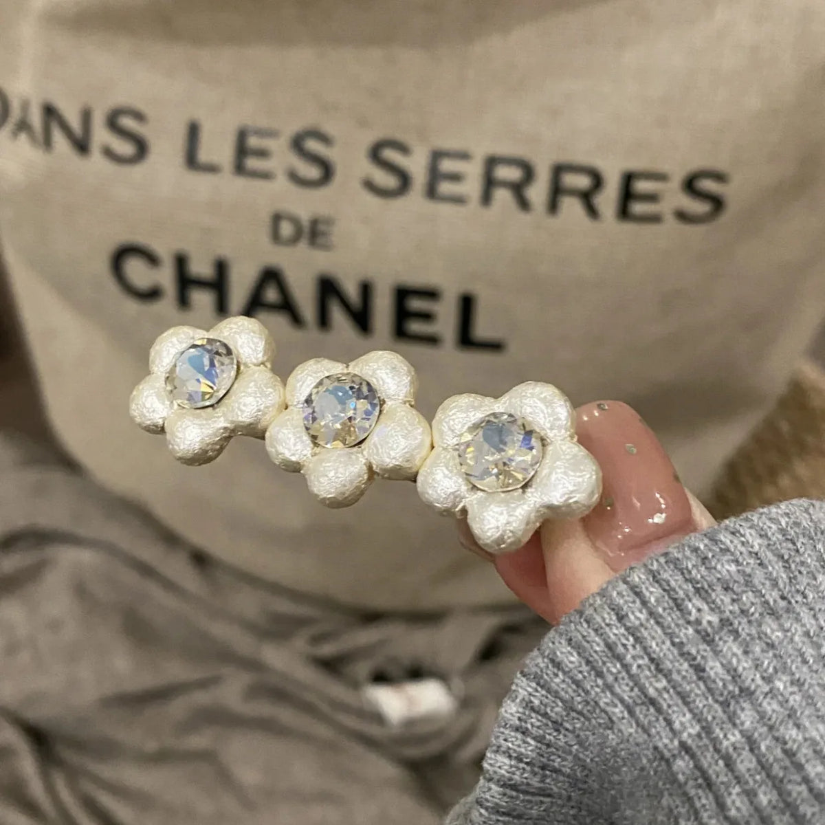 2pcs Sweet Fashion Korean Style Pearl Flower Clip Womens Bangs Clip Elegant Designed Duckbill Hair Rhinestone Accessory Pair Set
