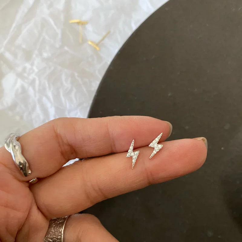 925 Sterling Silver Simple Fashion Pavé Crystal Lightning Stud Earrings Women Exquisit close-up view