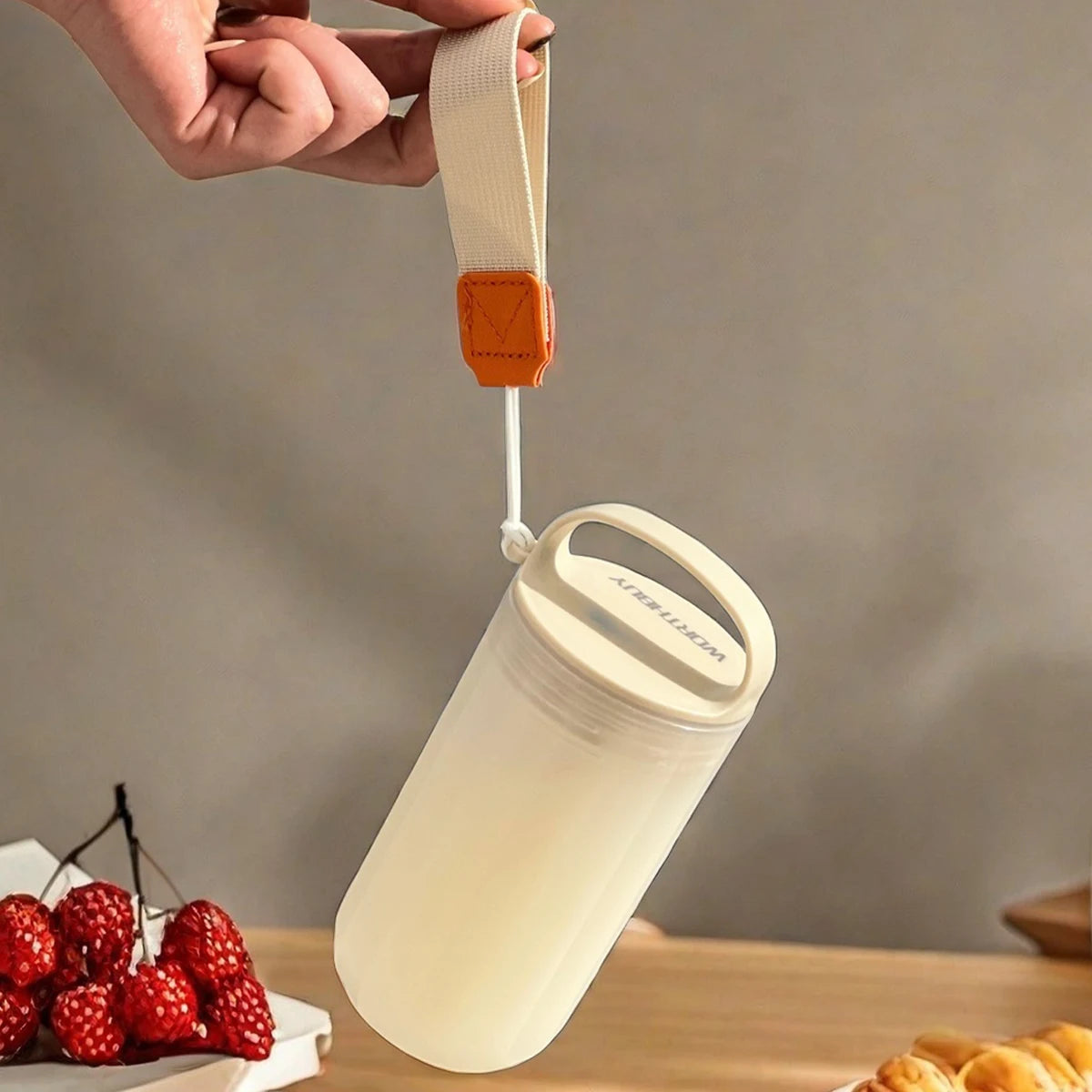 WORTHBUY Portable Plastic Water Bottle With Handle Leak-proof Heat-resistant Tumbler T close-up view