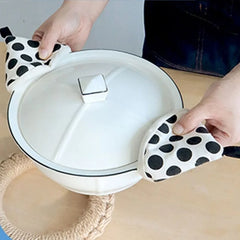 Triangle Pot Handle Cover | Non Slip Heat Insulation Glove for Pots and Pans detail view