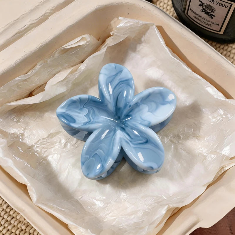 1/6pcs Hawaiian Beach Vacation Frangipani Hair Clips for Woman Elegant Shark Clip Fas lifestyle view