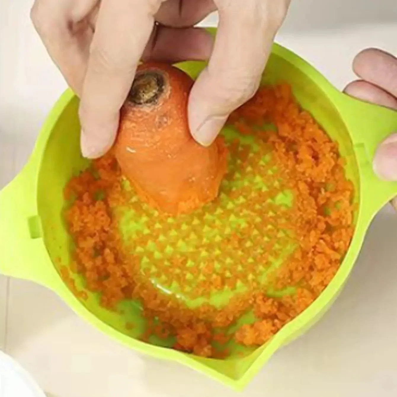 Portable Manual Citrus Juicer | Compact Kitchen Fruit Press detail view