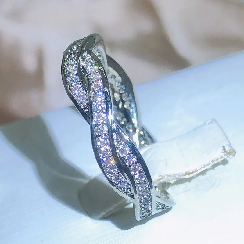 Creative twisted intertwined zirconia ring for women 925 stamps fashion Bling Bling pa close-up view