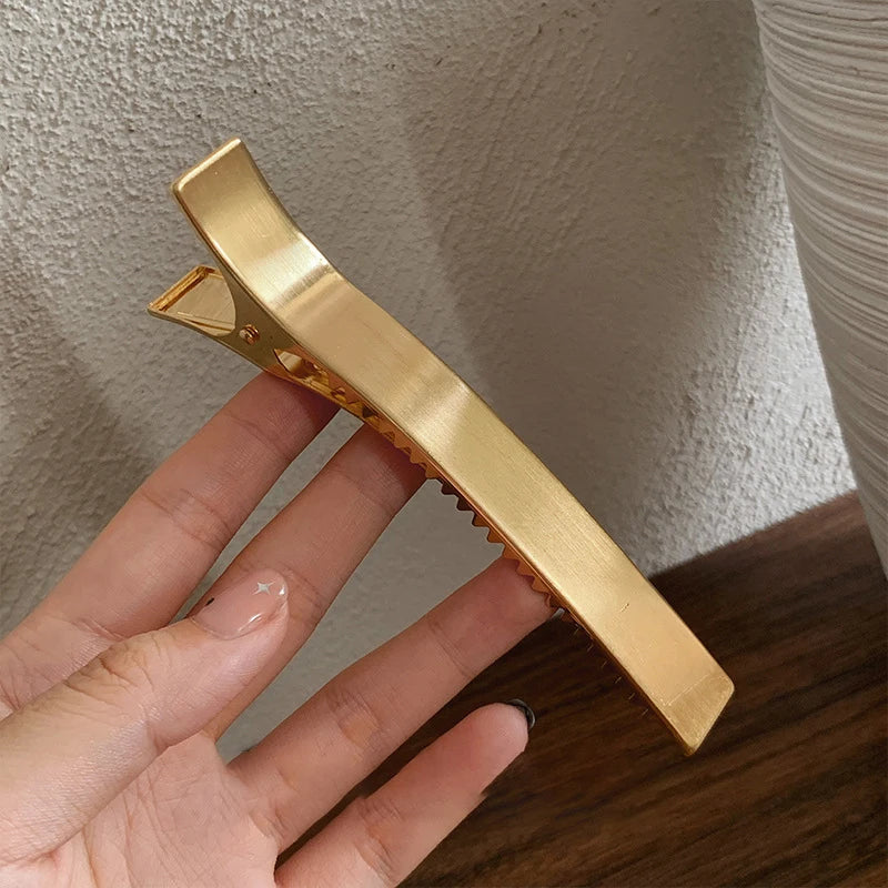 Korean Women Elegant Hair Clips Barrettes for Girls Metal Hair Claws Hairpin Bangs Duc close-up view