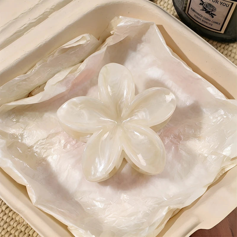 1/6pcs Hawaiian Beach Vacation Frangipani Hair Clips for Woman Elegant Shark Clip Fashio detail view