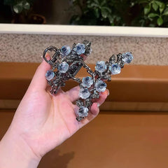 New Female Flower Hair Claw Grab Clip Retro Ponytail Braid Crab Metal Grab Clip Fashion Sweet Girl Hair Card Hair Accessories