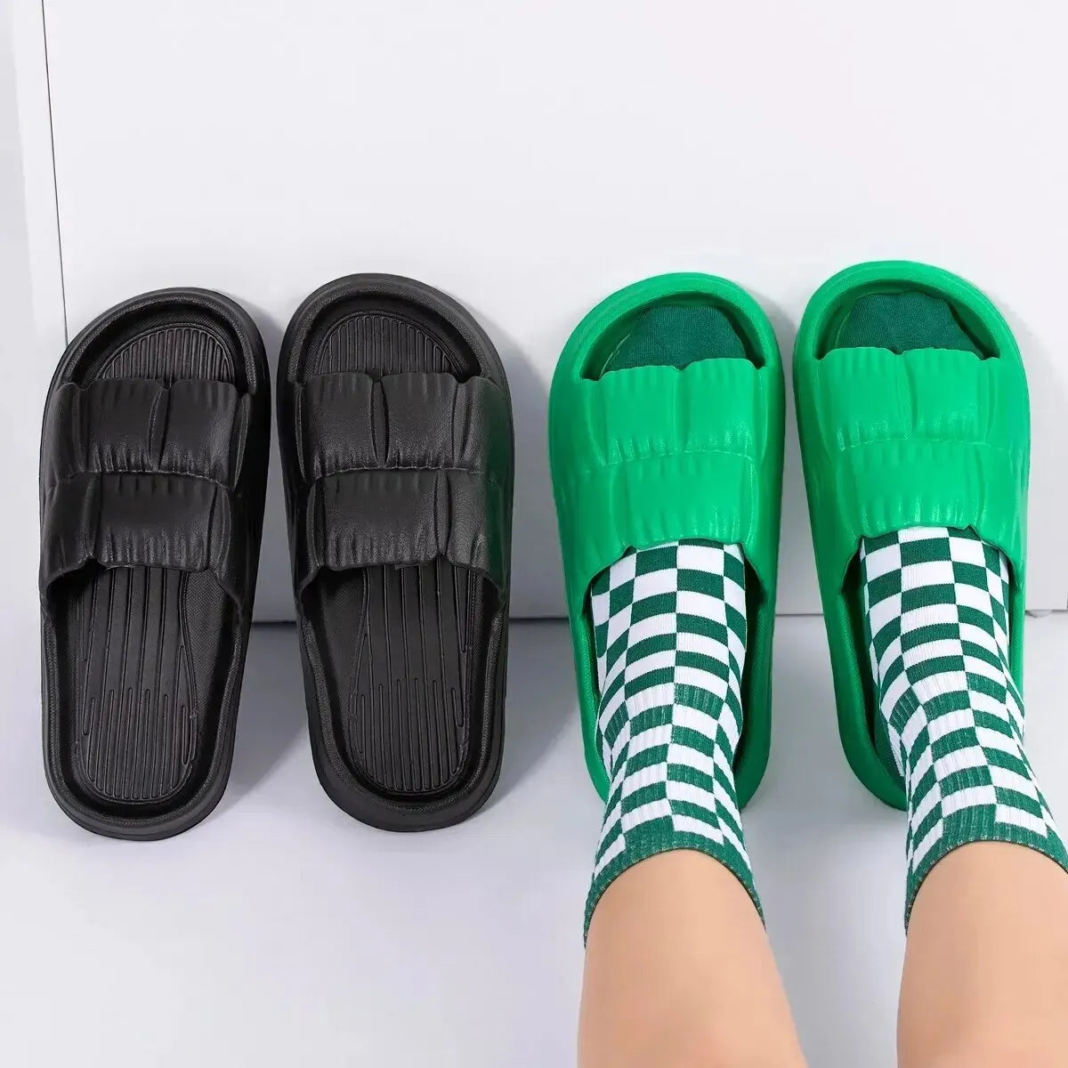 Women Soft Sole Cloud Slippers Thick Platform Indoor Outdoor Beach Sandals Summer EVA close-up view