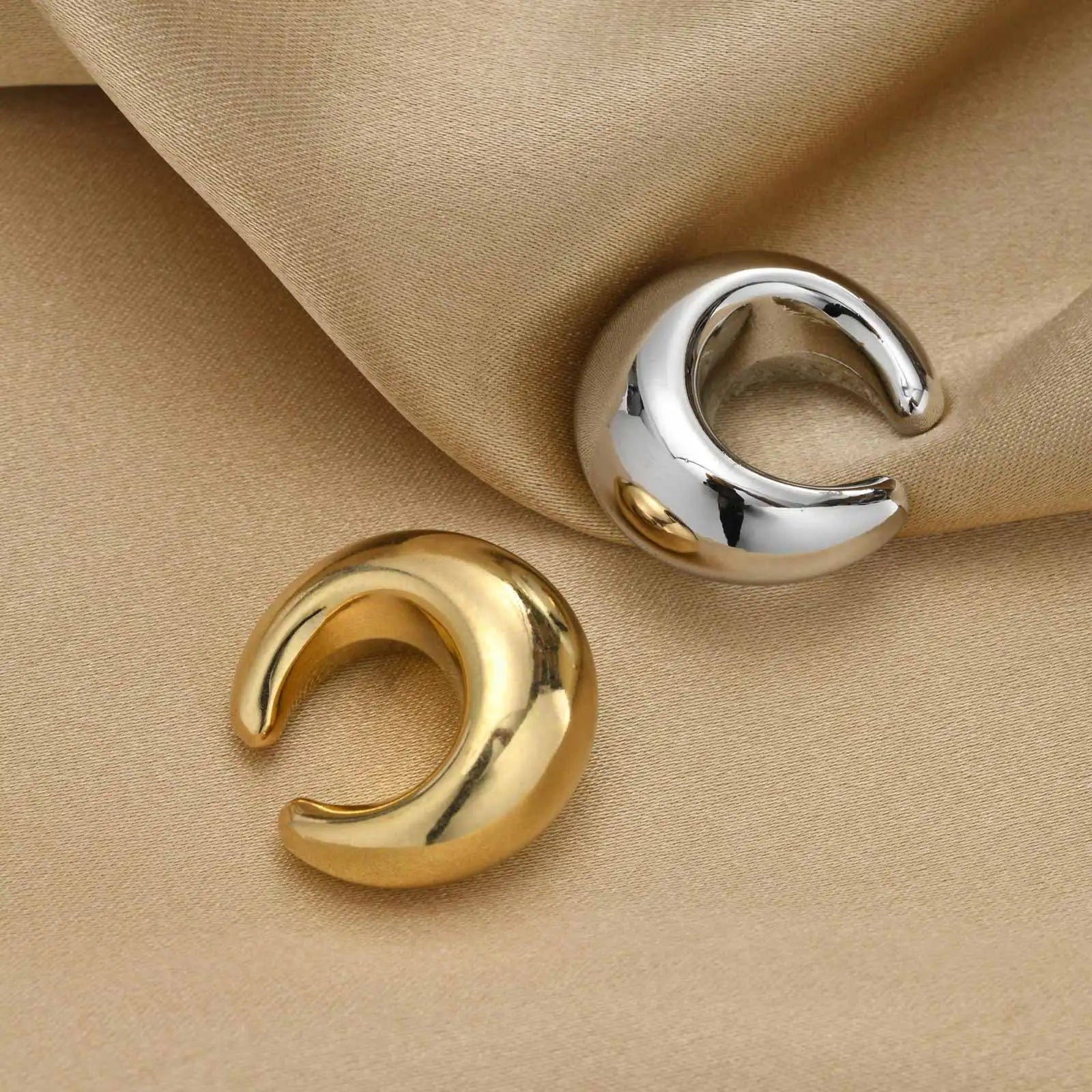 No Piercing Ear Cuff Set Silver-Gold Mixed Color Chunky Fluid Wave Clip On Earrings St close-up view