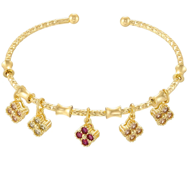 Candy Bracelet Ladies Golden Color Romantic Round Charm Bracelet Ladies Birthday Gift lifestyle view
