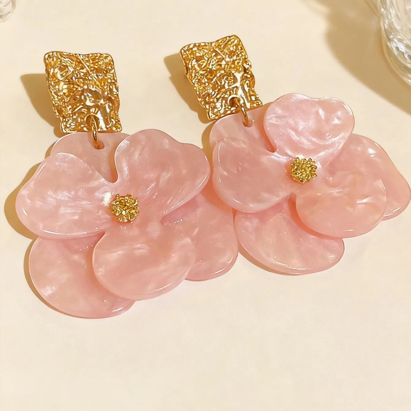 Elegant and Fashionable Three-Dimensional Acetate Acrylic Double-Layer Flower Splicin lifestyle view