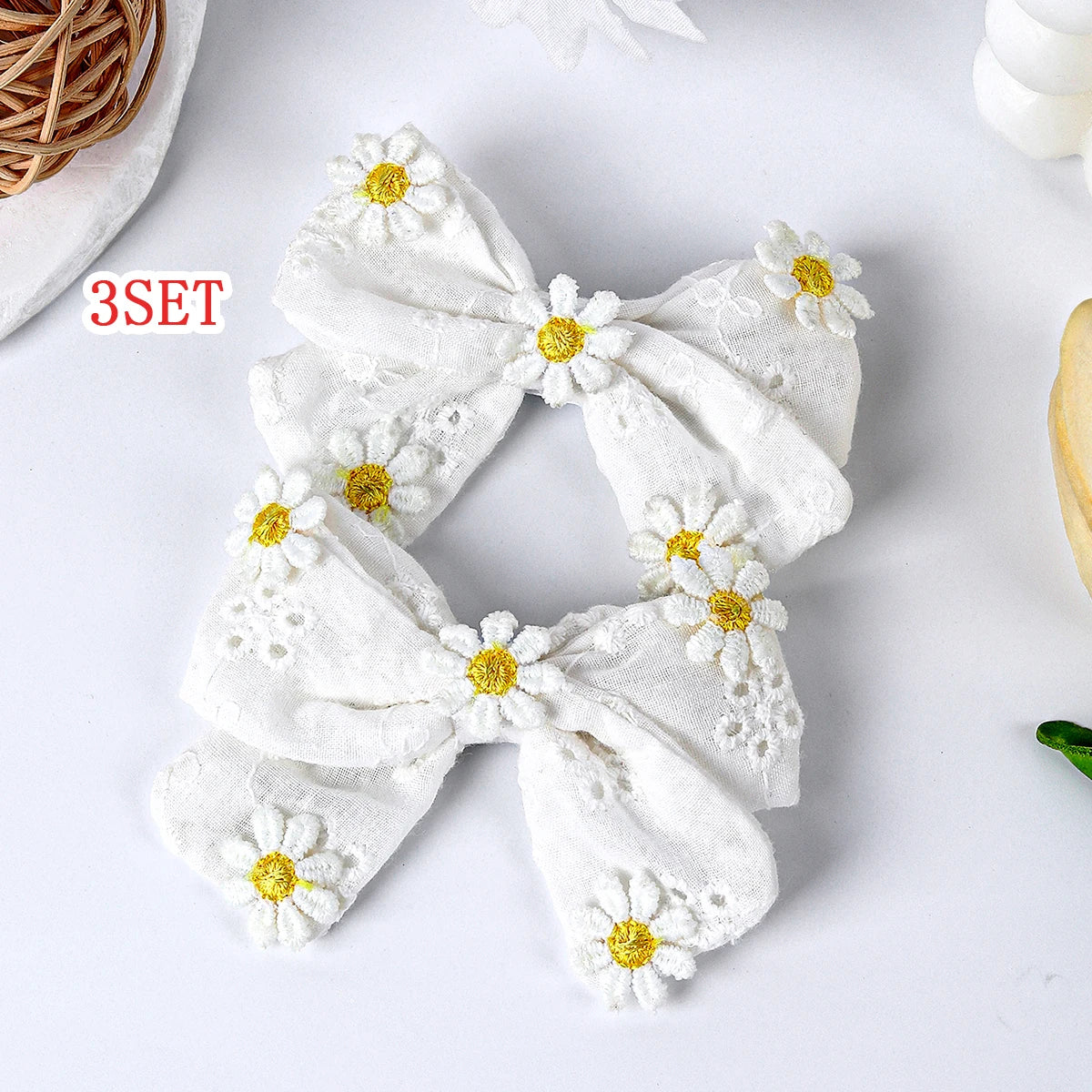2 PC Daisy Hair Clips Girls White Bow Hair Clips Simple Flower Hair Accessories Hair Cli detail view