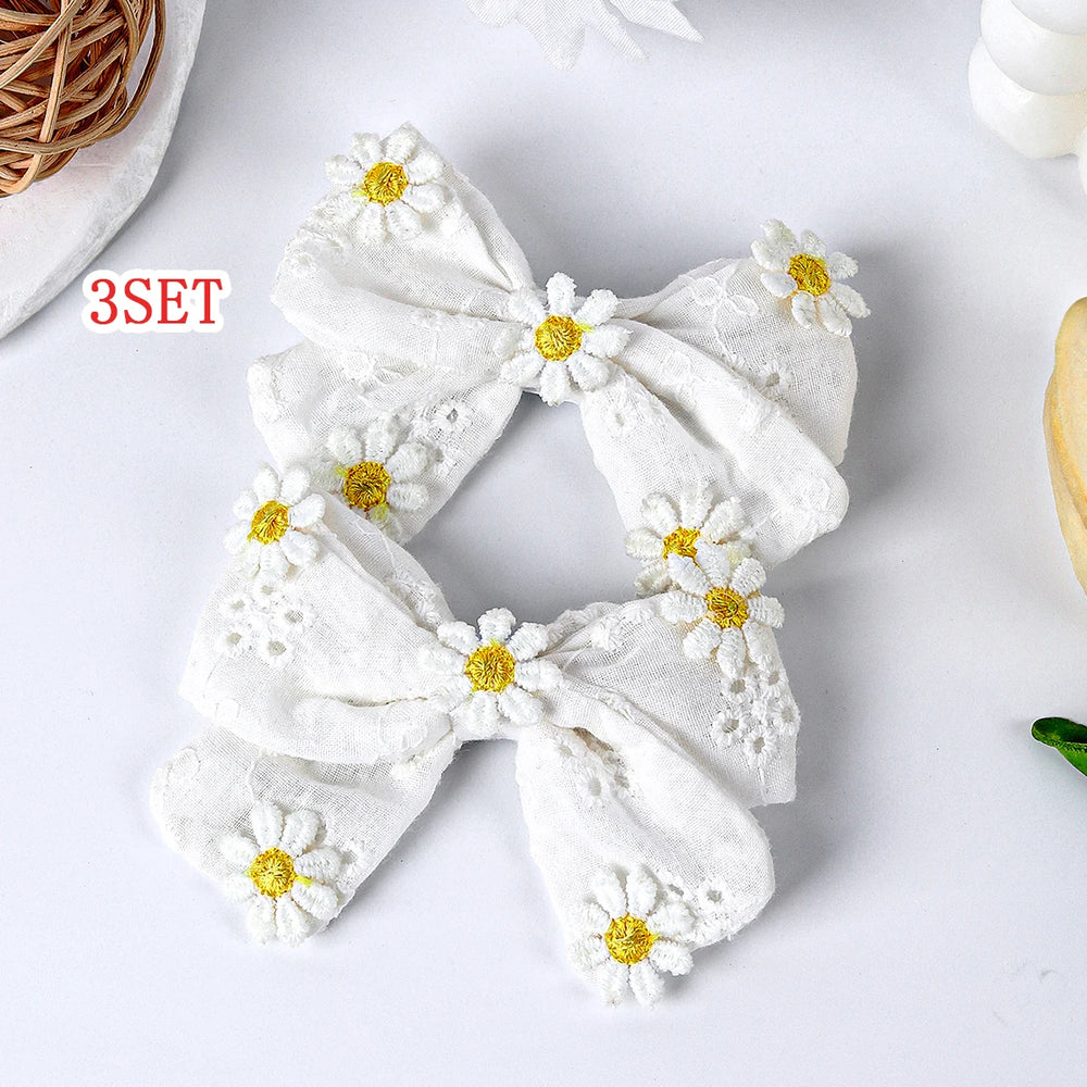 2 PC Daisy Hair Clips Girls White Bow Hair Clips Simple Flower Hair Accessories Hair Cli detail view