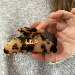 1pc Personalized Tortoiseshell Acrylic Hair Claw, Custom Letter Hair Clip detail view