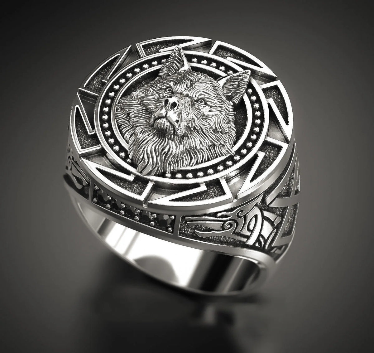 925 Sterling Silver Ring Retro Wolf Totem Thai Silver Ring Warrior Wolf Head Men's Ri lifestyle view