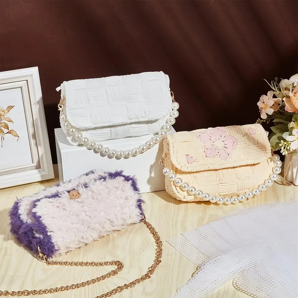1-4Pcs Plastic Mesh Canvas Sheets Clear Plastic Mesh Sheets Blank Needlepoint Canvas E close-up view
