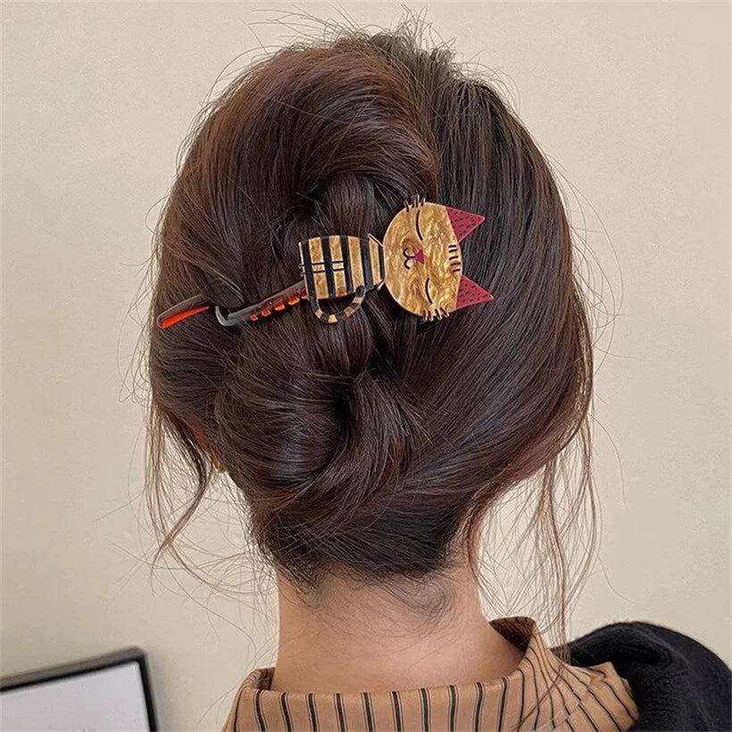 Cute Cartoon Cat Twist Hair Clips Girls Acrylic Hair Claw Crab Holder Barrettes Hairp lifestyle view
