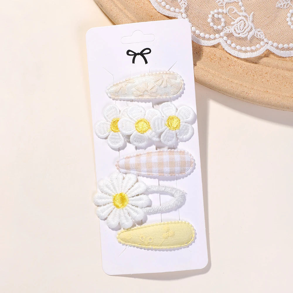 5Pcs BB Clips Set Toddler Baby Girls Hair Clips Children Barrettes Ins Sweet Daisy Ha lifestyle view
