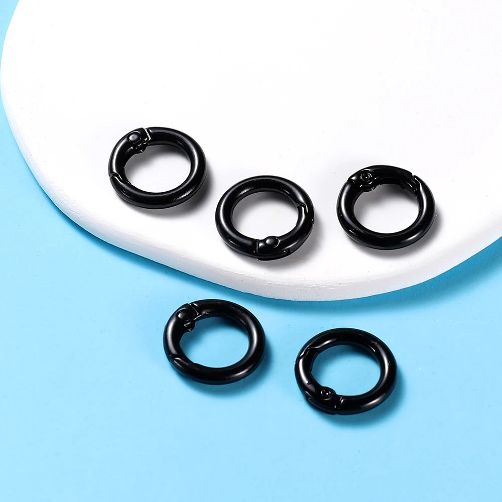 Ring Spring Clasp Openable Round Carabiner Keychain Clips Hook Dog Chain Jewelry Buck lifestyle view