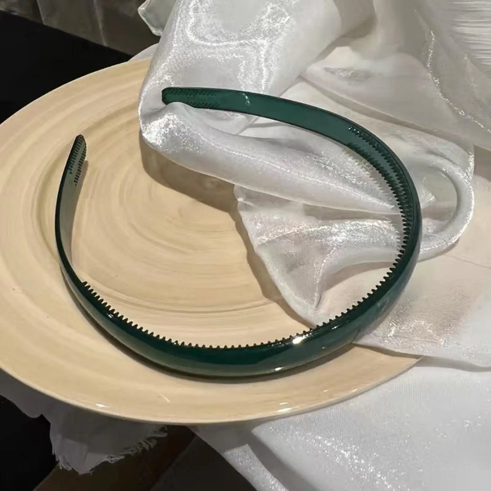 Plastic Translucent Hair Head Hoop Band Headband Women Hairband for girls Non-slip Too close-up view