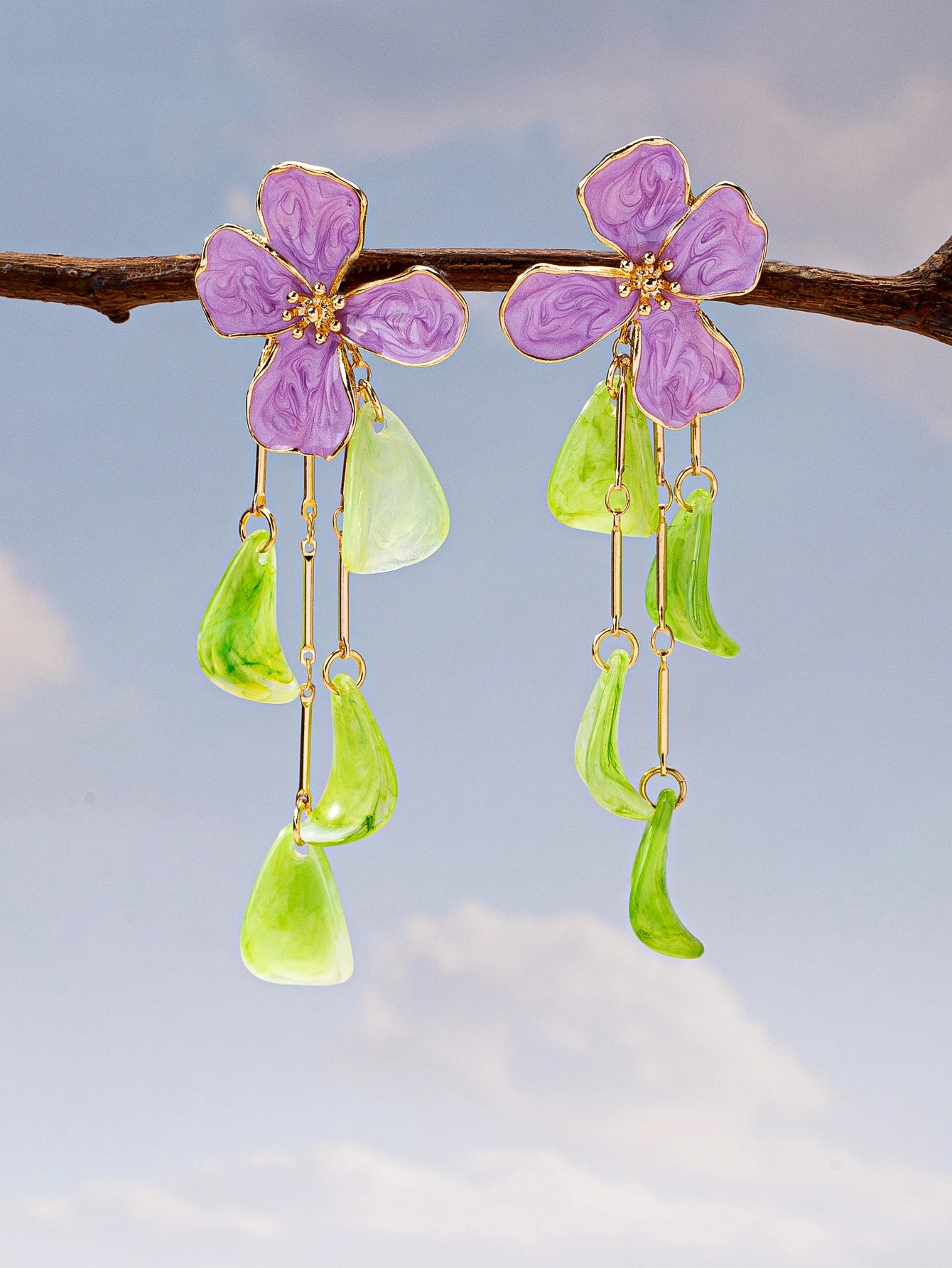 Elegant Summer Bright and Luxurious High-End Women's Small Flower Earrings close-up view
