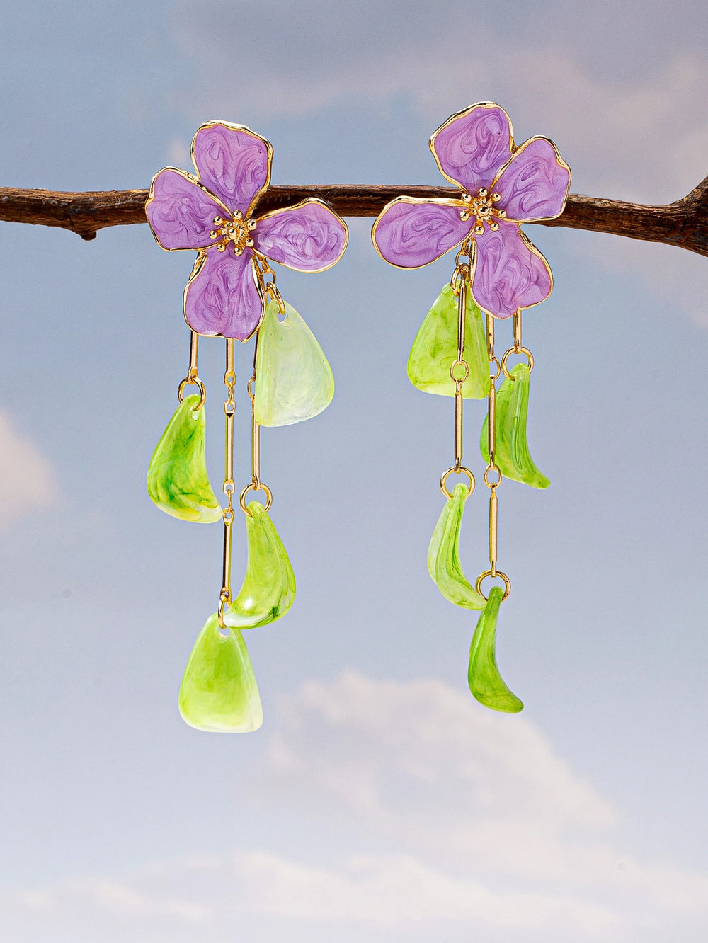Elegant Summer Bright and Luxurious High-End Women's Small Flower Earrings close-up view