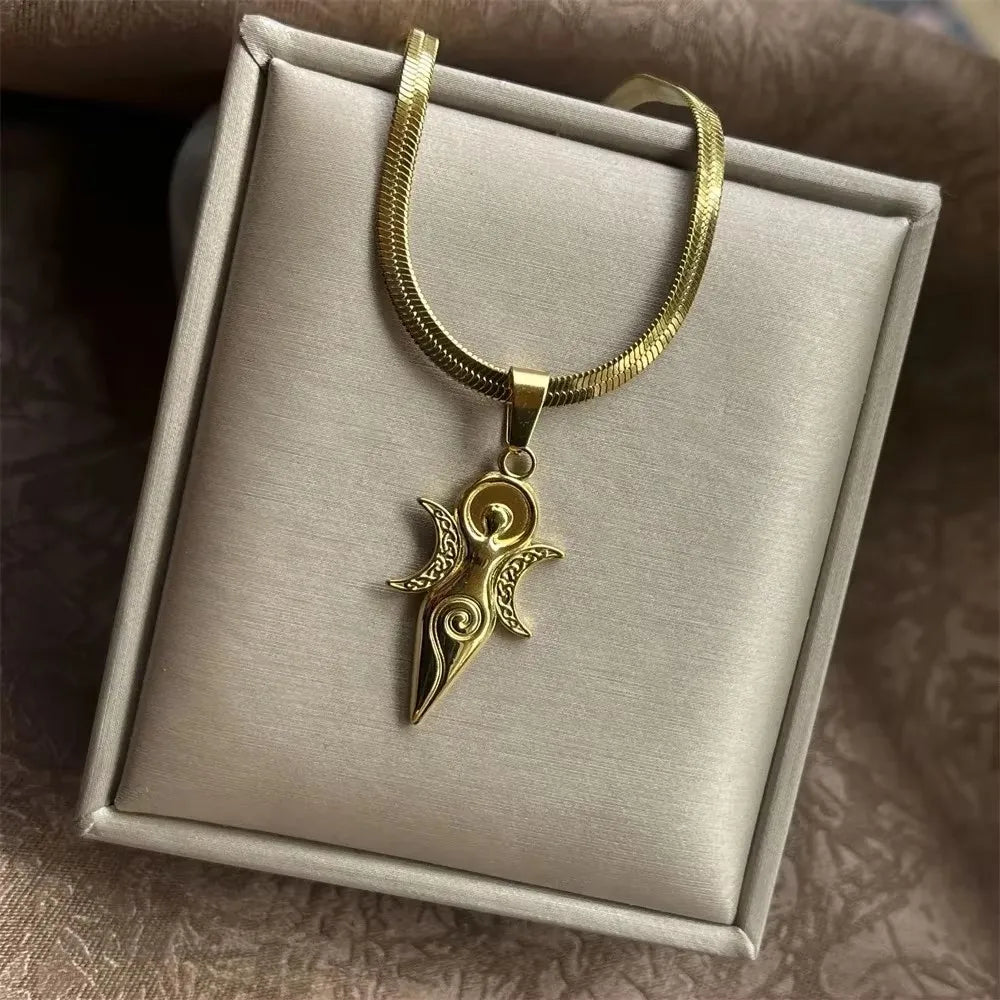 40cm+5 Exquisite stainless steel OX Moon Necklace Half Moon Blade Chain Necklaces Gold close-up view