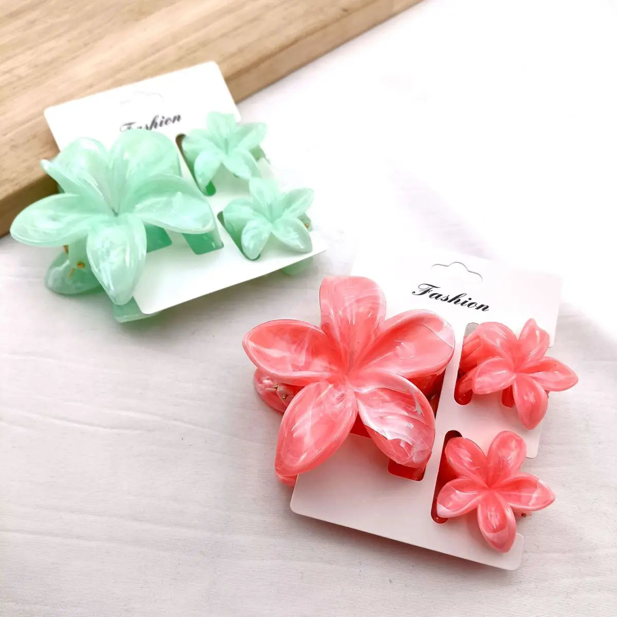 3/6/9/12PCS Hawaiian Gradient Flower Hair Claw Clip For Women Girl Fashion Plastic No lifestyle view