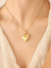Vintage Carved Heart Photo Box Necklace, Gold-Plated Openable Heart Pendant, Fine Chain Clavicle Cha