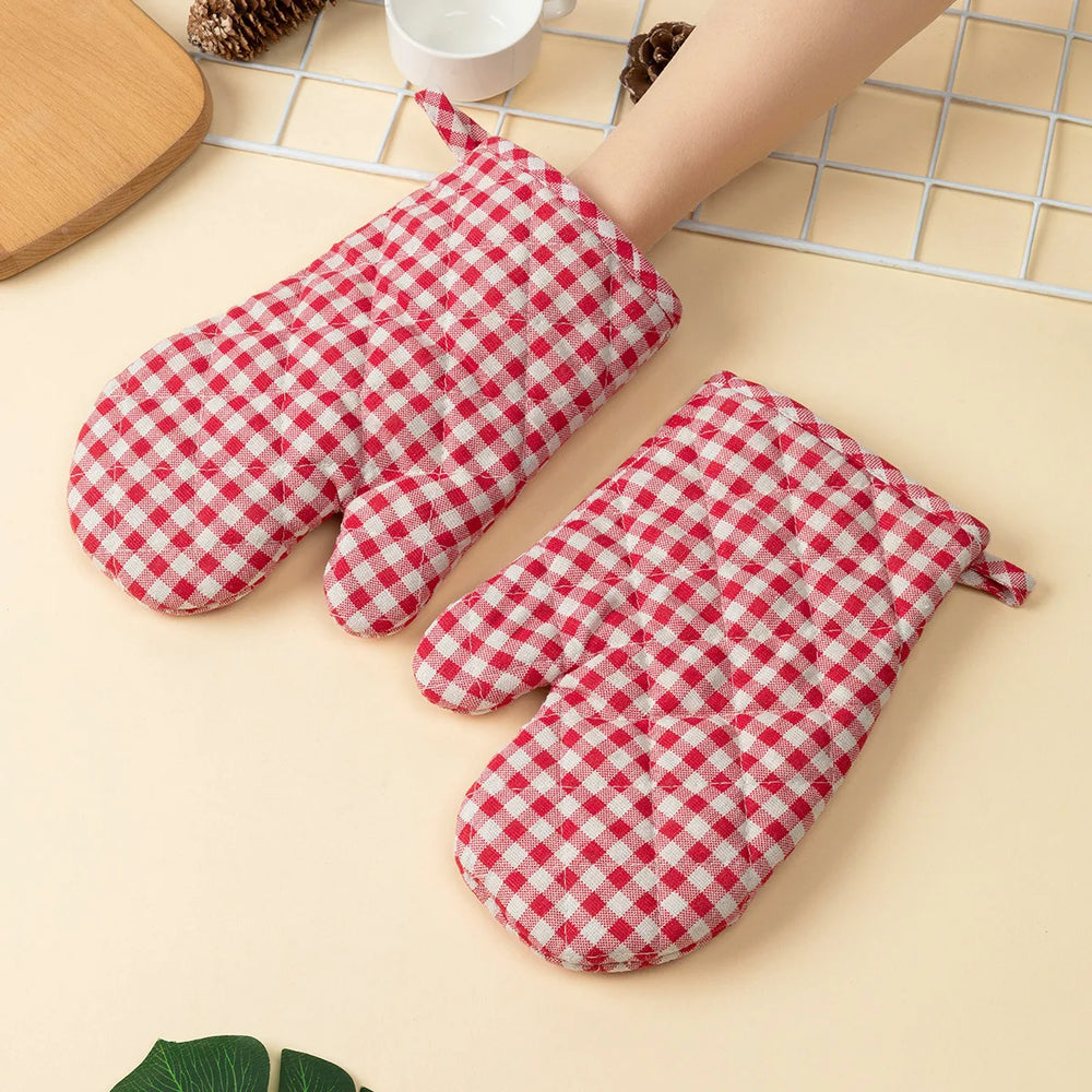 Anti Scald Oven Gloves Set | Cotton Lined Thick Kitchen Gloves with Red Checkered Des lifestyle view