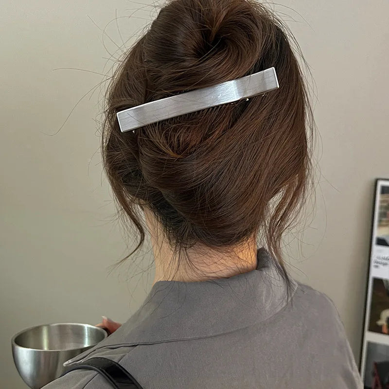 Korean Women Elegant Hair Clips Barrettes for Girls Metal Hair Claws Hairpin Bangs Duc close-up view