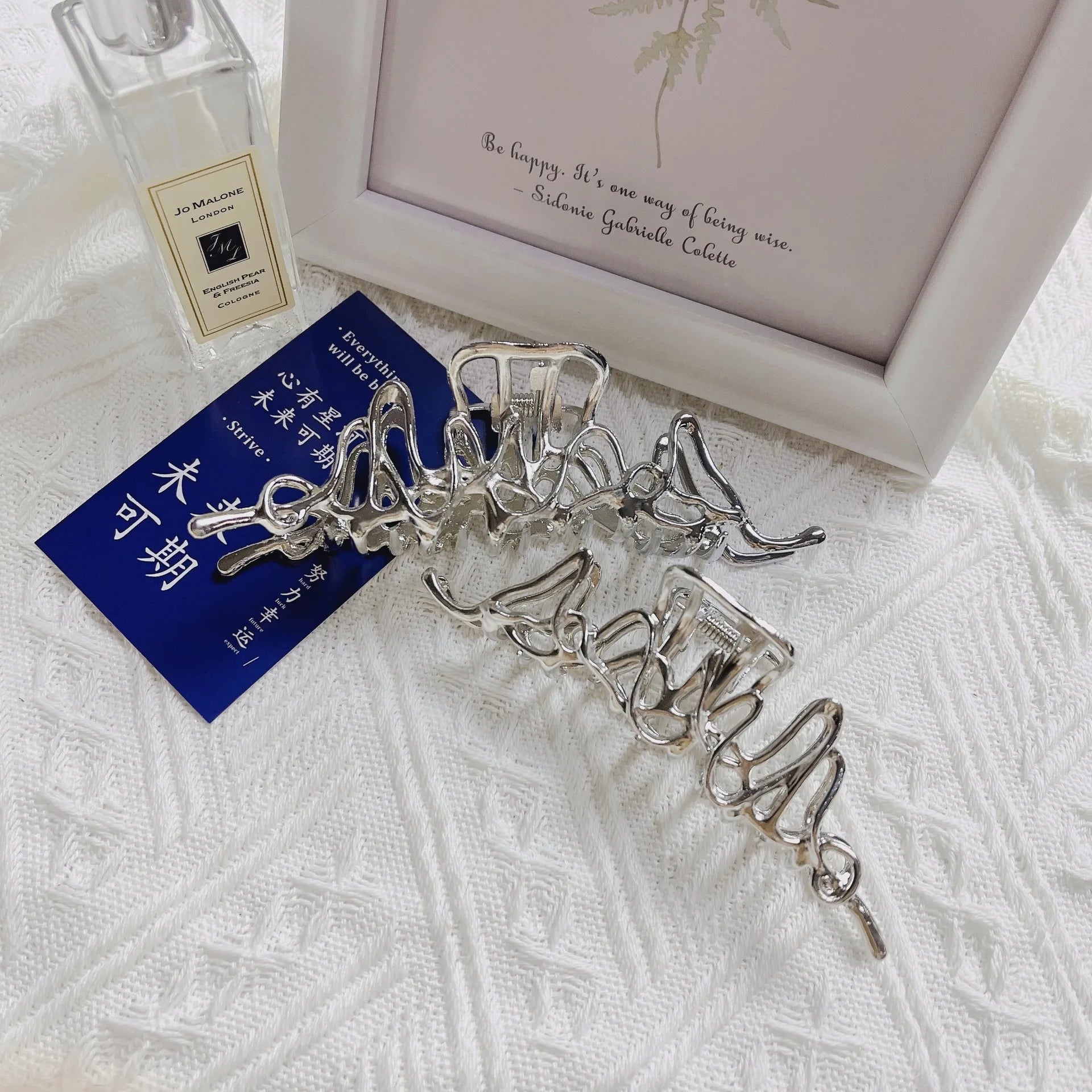 Large Metal Hair Claw Clip Irregular Hairpins Punk Style Hair Claws Barrettes Women V lifestyle view