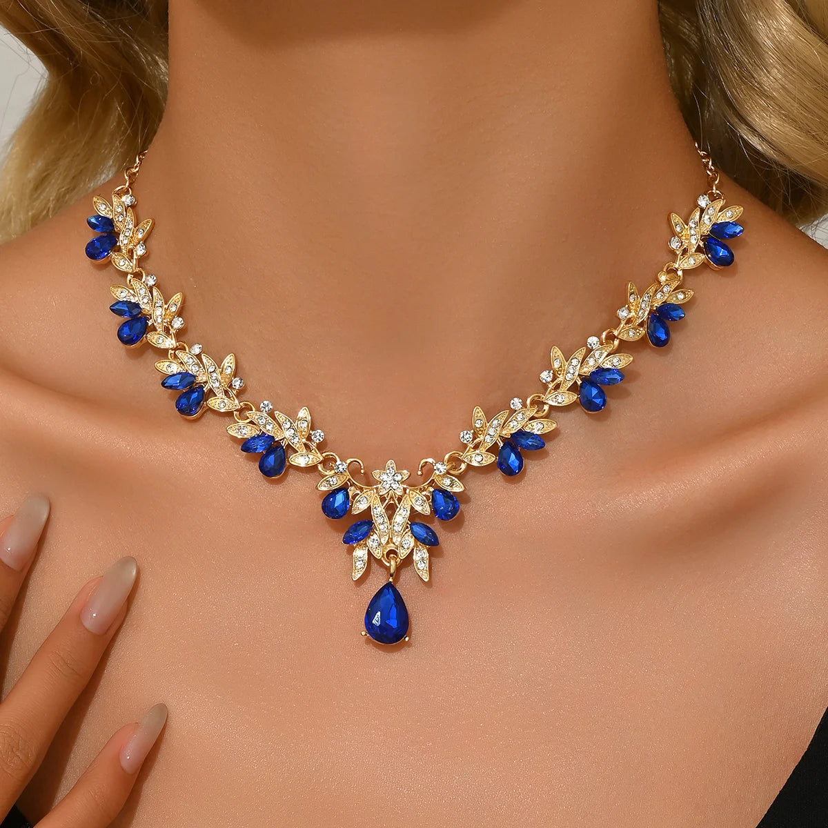 High end, stylish flower design necklace and jewelry suitable for dates, parties, and Mo detail view