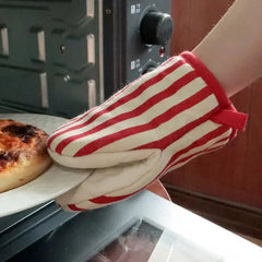 Polka Dot Heat Resistant Oven Mitts | Japanese Style Microwave Safe Kitchen Gloves detail view