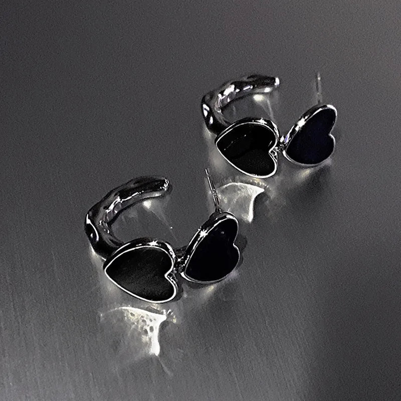 Vintage Goth Black Enamel Heart Stud Earrings for Women Fashion Sweet Hollow Metal C-Shaped Earrings