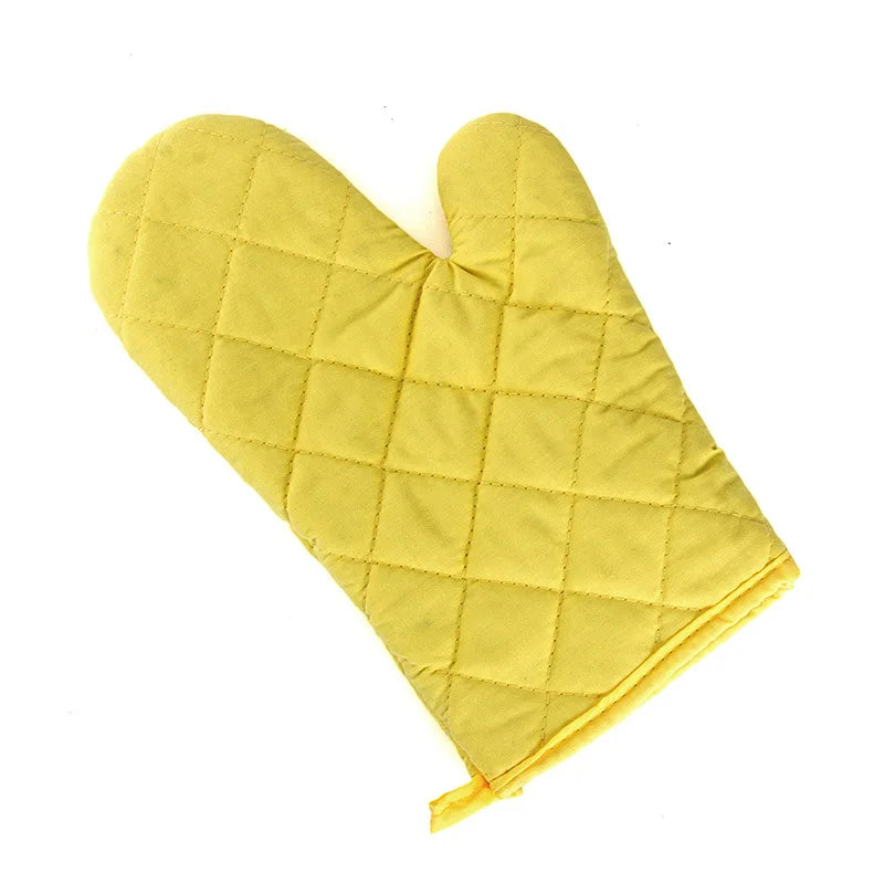 Non Slip Heat Proof Oven Glove | Polyester Cotton Microwave Protector for Baking and B close-up view