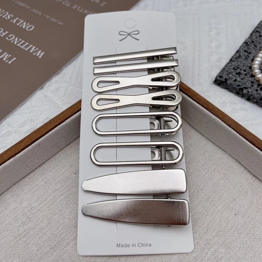 Women Metal Y2K Hair Clips Exquisite Duckbill Clip Girls Hairpins Side Bangs Barrette lifestyle view