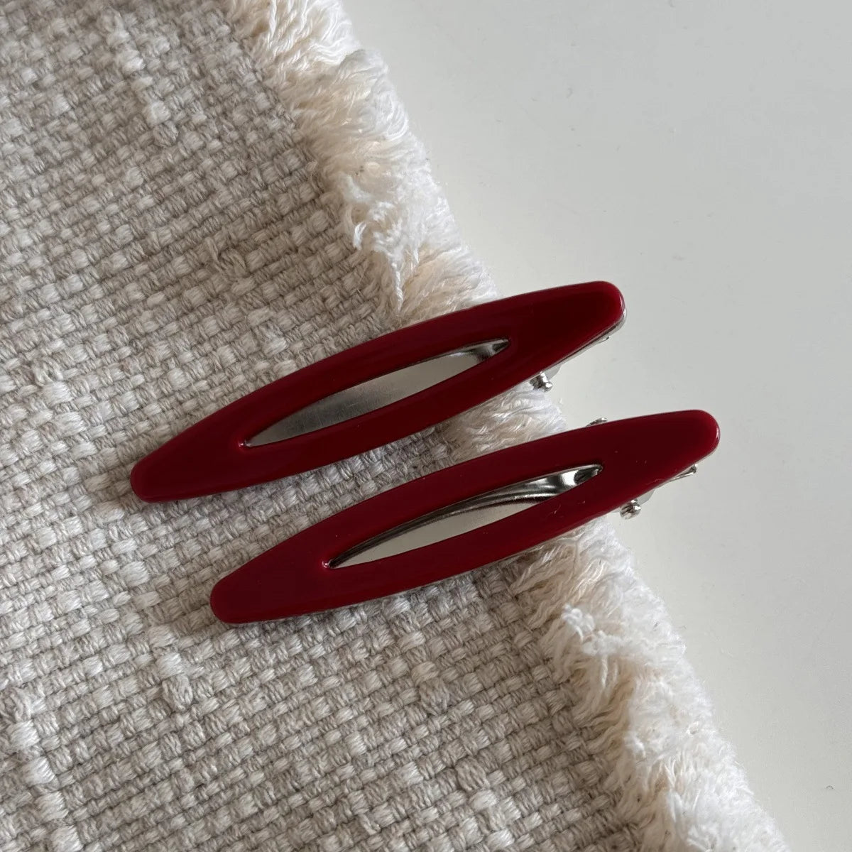 2pcs/set Acetate Hair Clips Hollow Out Oval Bangs Duckbill Clips Geometric Barrettes S close-up view