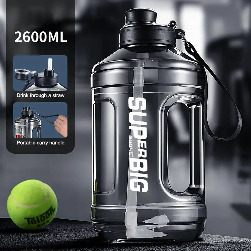 ^1Pc 1.6L/2.6L Large Capacity Sports Water Bottle With Straw Leakproof Plastic Drinkin close-up view