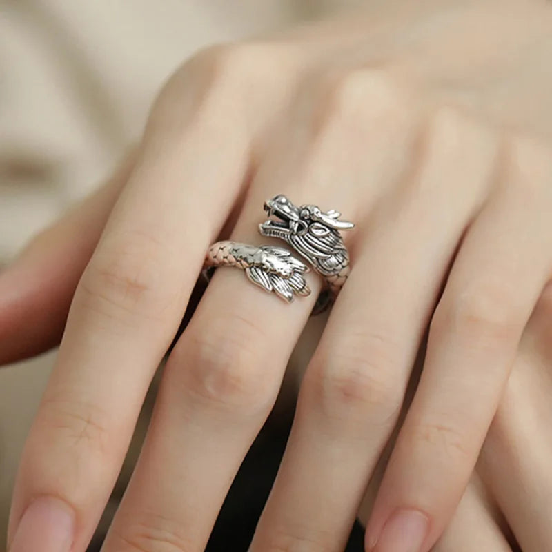 VENTFILLE 925 Sterling Silver Rings INS Fashion Hip Hop Vintage Couples Hollow Lines P close-up view