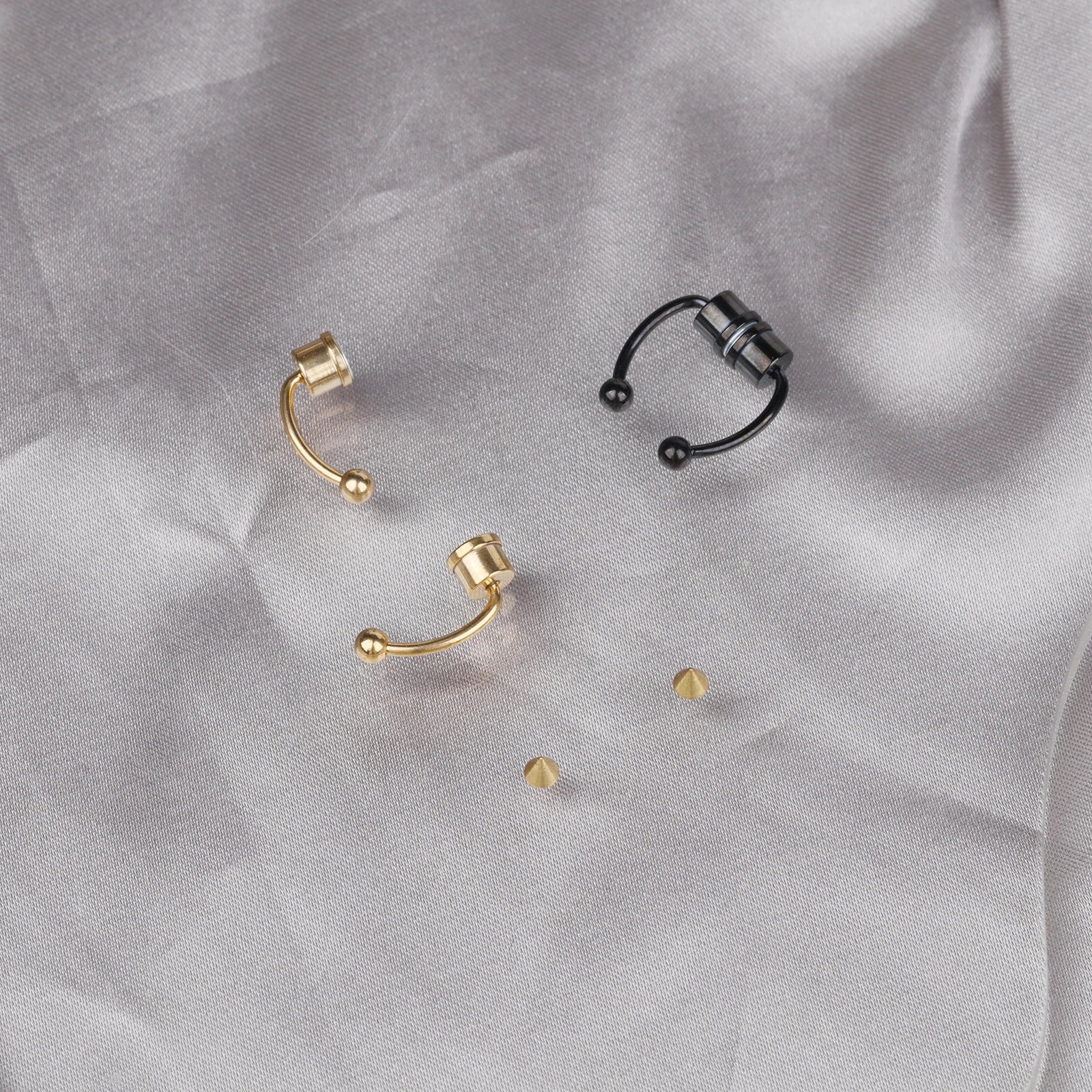 1/4Pcs Women Fake Piercing Nose Ring Hoop Septum Piercing Nose Clip Rock HipHoop Stain close-up view