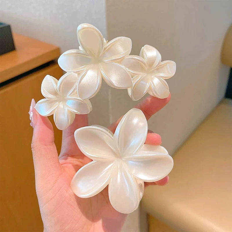 Korean Hawaiian Gradient Flower Hair Claw Clip For Women Girl Fashion Plastic Non Sli lifestyle view