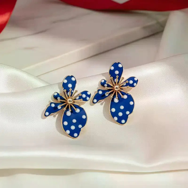 Pearl Flower Earrings Black Shaped Dangle Drop White Faux Polka Dot Gold Tone Details Vintage Fashio