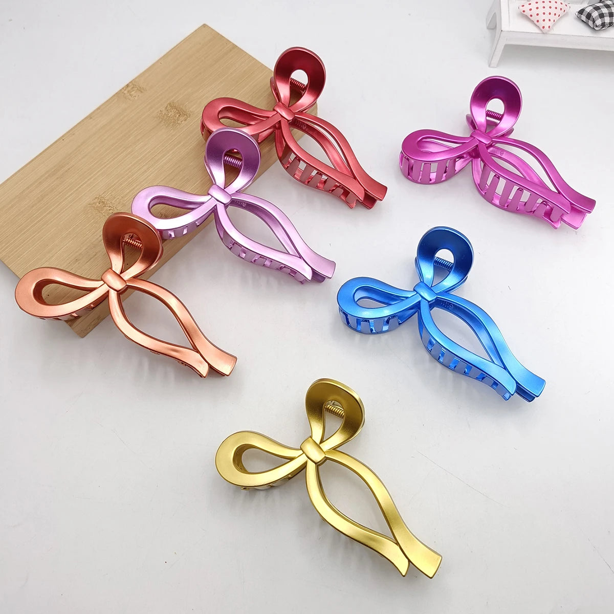 13cm New Elegant Metallic Color Ribbon Bow Hair Clip for Women Large Anti Slip Ponytail Claw Clip Hairpins Crab Hair Accessories