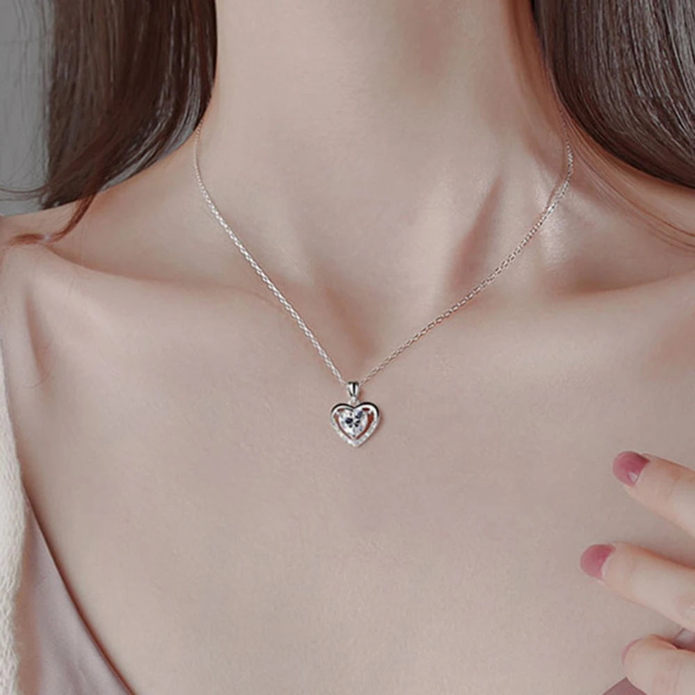 Eternal Heart Love Necklace Women's High End Stainless Steel Clavicle Chain Accessori lifestyle view