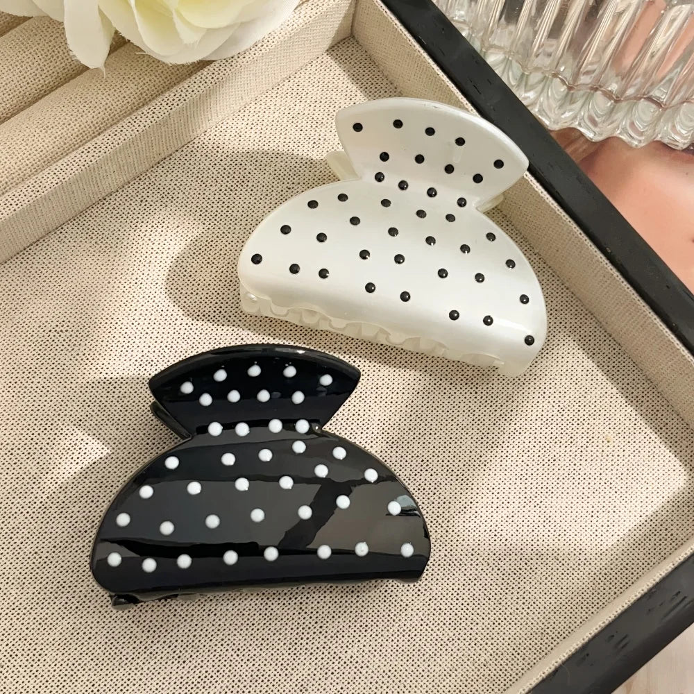 2pcs/set Hair Claw Clips for Women Girls Heart Bow Dots Leopard Large Small Crab Hairp close-up view