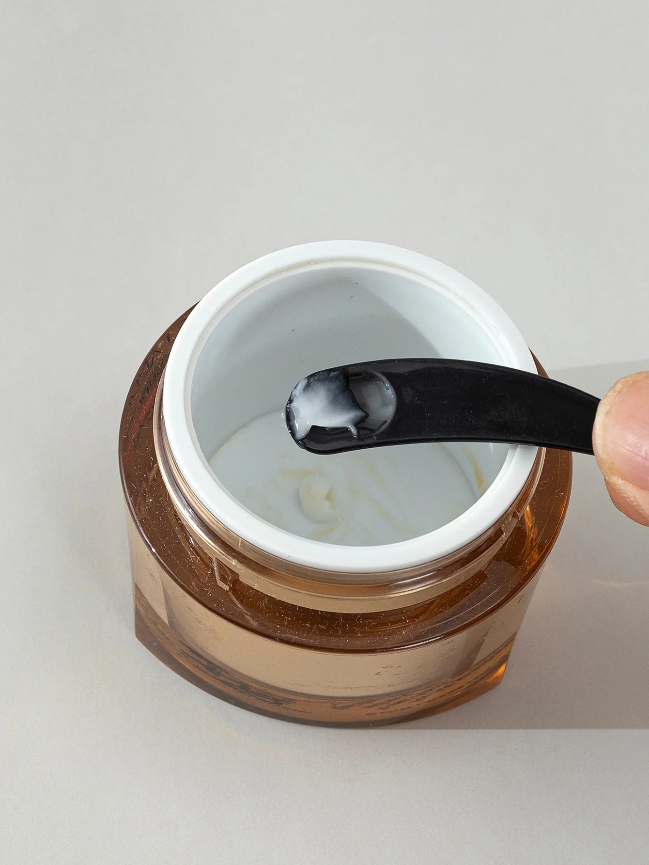 Plastic Face Cream Spoon Set | 50-Pack Crescent Spoons for Skincare alternate view