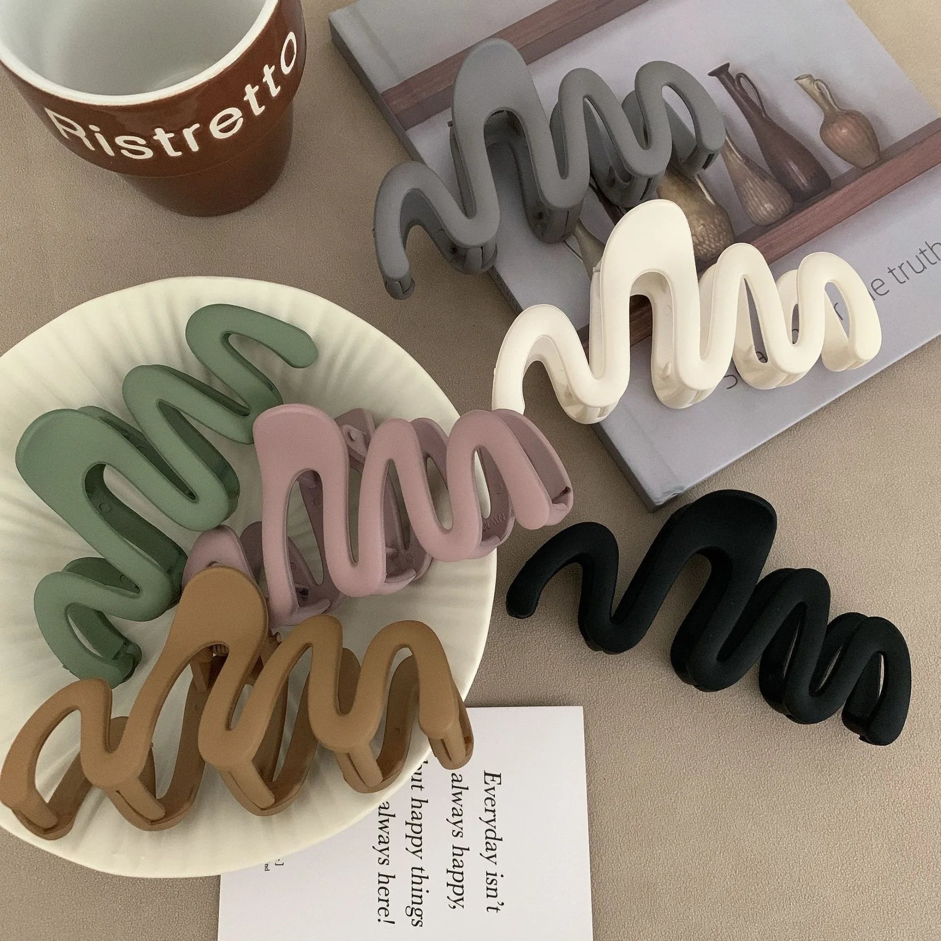 2023 New Trendy Curve Matt Hair Claw Clip Large Shark Crab Hair Clips Women Hair Accessories INS Fem
