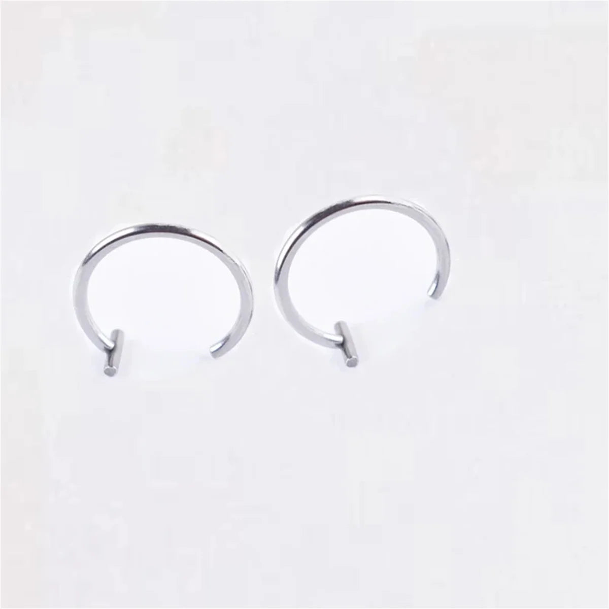 2/4Pcs 18G 316L Stainless Steel Fake Lip Rings for Women Men, Fake Septum Nose Ring Cl close-up view