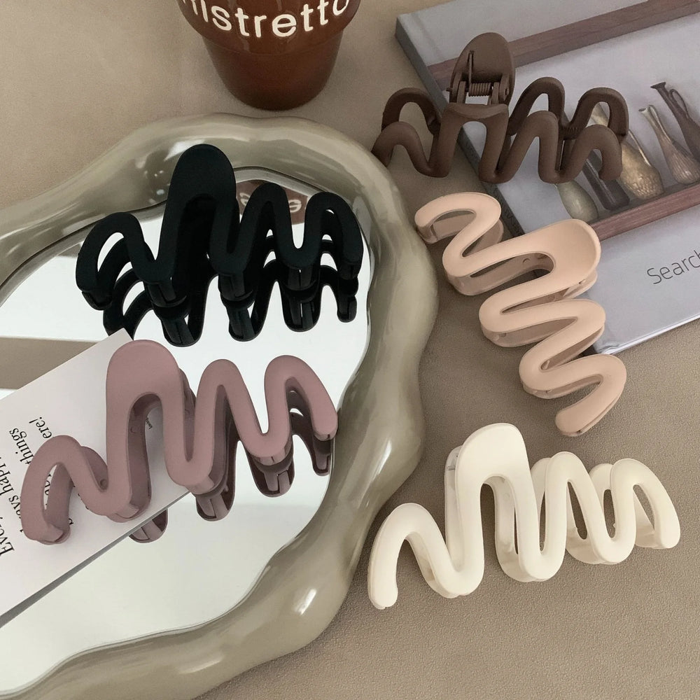 2023 New Trendy Curve Matt Hair Claw Clip Large Shark Crab Hair Clips Women Hair Accesso detail view
