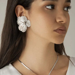 Punk Vintage Metal Petal Flower Stud Earrings Women Girls Trend 2025 Goth Geometric Pier detail view